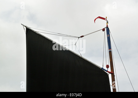 Mast und Segel von der historischen Norfolk Handel Wherry Albion Stockfoto