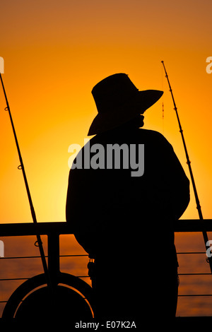 Silhouette Fischer am Redondo Pier, Kalifornien. Stockfoto