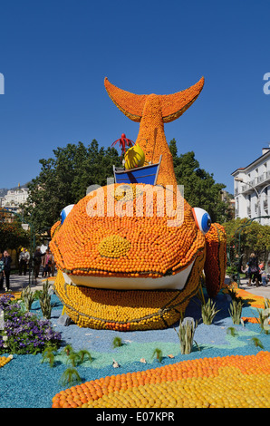 Riesenfisch aus Orangen und Zitronen-Frucht Skulptur Zitrone Festival Menton Frankreich Stockfoto