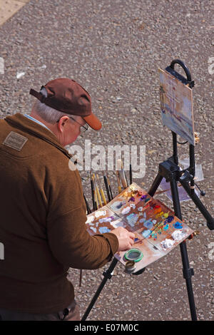 Poole, Dorset, Großbritannien. 5. Mai 2014. Künstler bei der Arbeit mit Malerei, Staffelei, Farben und Pinsel in Poole Quay am 1. Mai Feiertag. Credit: Carolyn Jenkins/Alamy leben Nachrichten Stockfoto