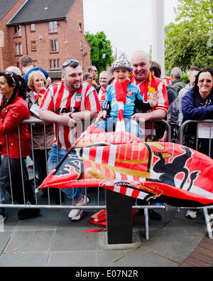 Wolverhampton, UK. 5. Mai 2014. Jody Craddock feiert seine 10 Jahre bei den Wolverhampton Wanderers mit ein Zeugnis gegen die ehemaligen Spieler von seinem früheren Verein Sunderland, Geldbeschaffung für die Birmingham Children Hospital. Sunderland-Seite enthalten Niall Quinn und Kevin Phillips.  Bildnachweis: Paul Swinney/Alamy Live-Nachrichten Stockfoto