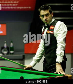 Sheffield, UK. 5. Mai 2014. Die Rakete von 12 Bildern to11 im 2014 Dafabet World Snooker Championship Finale, führt Titelverteidiger Ronnie O'Sullivan gegen Mark Selby (3. Sitzungen besten 35 Frames gespielt mehr als 4 Sitzungen), Crucible Theatre in Sheffield, Yorkshire, England. © Jimmy Whhittee/Alamy Live News Bildnachweis: Jimmy Whhittee/Alamy Live-Nachrichten Stockfoto