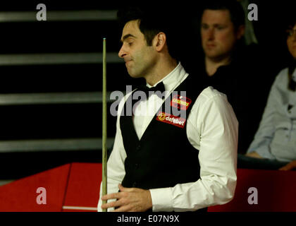 Sheffield, UK. 5. Mai 2014. Die Rakete von 12 Bildern to11 im 2014 Dafabet World Snooker Championship Finale, führt Titelverteidiger Ronnie O'Sullivan gegen Mark Selby (3. Sitzungen besten 35 Frames gespielt mehr als 4 Sitzungen), Crucible Theatre in Sheffield, Yorkshire, England. © Jimmy Whhittee/Alamy Live News Bildnachweis: Jimmy Whhittee/Alamy Live-Nachrichten Stockfoto