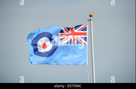 RAF-Flagge bei der Trauerfeier der Bomber Command statt am Beachy Head heute Nachmittag Stockfoto