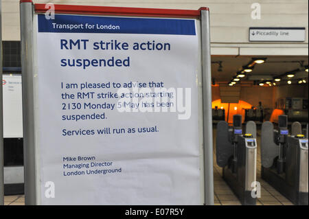 Turnpike Lane, London, UK. 5. Mai 2014. Plakate in Turnpike Lane Station angekündigt, die das geplante dreitägige Rohr Streik ausgesetzt wurde. Bildnachweis: Matthew Chattle/Alamy Live-Nachrichten Stockfoto