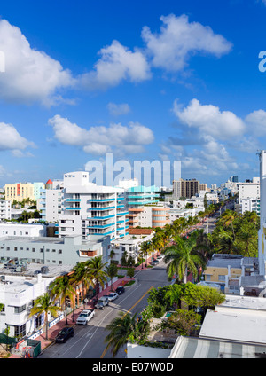 Ocean Drive, Blick nach Norden vom 1st Street, South Beach, Miami Beach, Florida, USA Stockfoto