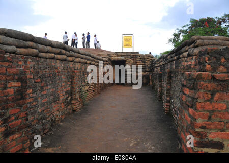 (140505)--zeigt DIEN BIEN PHU (VIETNAM), 5. Mai 2014 (Xinhua)--das Foto aufgenommen am 5. Mai 2014 Hill A1, der Ort, wo die intensivste Kampf zwischen vietnamesischen und französischen Streitkräfte während der Schlacht von Dien Bien Phu, in Dien Bien Phu, Vietnam aufgetreten. Vietnam ist, halten Reihe von Feierlichkeiten zum bevorstehenden 60. Jahrestag von Dien Bien Phu Sieg über die französischen Truppen, die am 7. Mai fällt. (Xinhua/Zhang Jianhua) Stockfoto