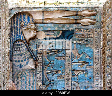 Ägypten, Dendera, ptolemäischen Tempel der Göttin Hathor.View der Decke zeigt die Mutter-Göttin Stockfoto