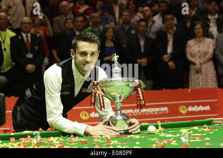 Mark Selby schlägt Ronnie O'Sullivan 18-14 gewinnen World Snooker Finale 2014 Stockfoto