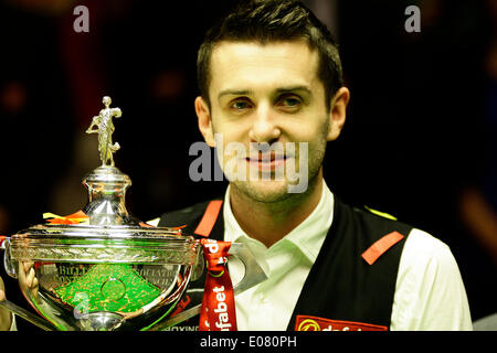 Mark Selby schlägt Ronnie O'Sullivan 18-14 gewinnen World Snooker Finale 2014 Stockfoto