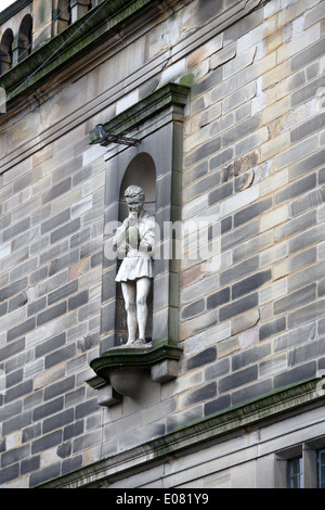 Statue von Hamlet auf Partington Players Theatre in Derbyshire High Peak Stadt von Glossop Stockfoto