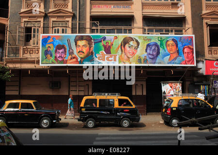 Mumbai, Maharashtra, Indien. 29. April 2014. Das Alfred-Kino, wo die Arme Wanderarbeiter von Mumbai drängen sich einst um Bollywood zu sehen. Figuren aus dem Film Federation of India veröffentlicht zeigen, dass die sank die Zahl der Einzelbild-Kinos im Land von 13.000 auf etwa 10.000 über einen Fünf-Jahres-Zeitraum bis 2012. Sie sind weiterhin heruntergefahren oder sind mit Plüsch Sitze und eine große Auswahl der Speisen im Angebot zur Anpassung an den Geschmack der Generation Internet zu Multiplex - umgewandelt. © Subhash Sharma/ZUMA Wire/ZUMAPRESS.com/Alamy Live-Nachrichten Stockfoto