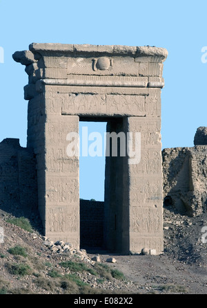 Eingang des Dendera Hathor Tempel-Komplexes. Stockfoto