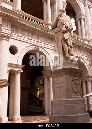 Zentral gelegen Basilica Palladiana in Vicenza die Piazza dei Signori, der Torre di Piazza und die Loggia di Capitano sind hier Stockfoto