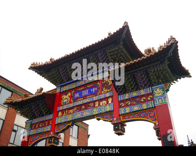 Dekorativen chinesischen Bogen, St.-Andreas Street, Chinatown, Newcastle Upon Tyne, Großbritannien Stockfoto