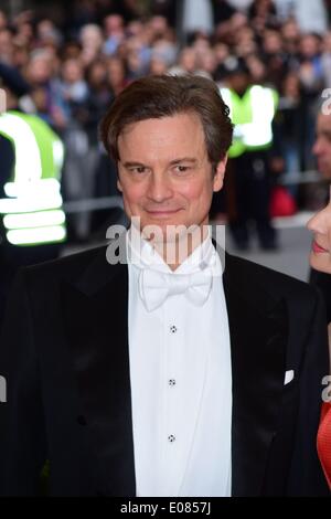 New York, NY, USA. 5. Mai 2014. Colin Firth, Livia Firth im Ankunftsbereich für "Charles James: Beyond Fashion" Opening Night am The Metropolitan Museum of Art jährliche Gala - Teil 3, Anna Wintour Kostüm Center, New York, NY 5. Mai 2014. Bildnachweis: Gregorio T. Binuya/Everett Collection/Alamy Live-Nachrichten Stockfoto