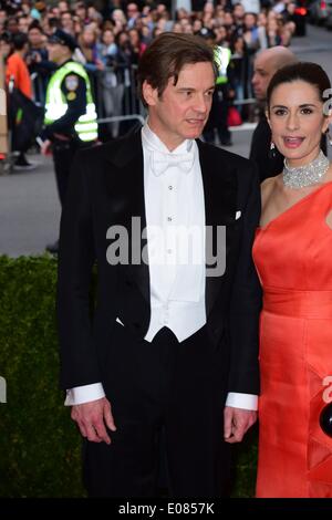 New York, NY, USA. 5. Mai 2014. Colin Firth, Livia Firth im Ankunftsbereich für "Charles James: Beyond Fashion" Opening Night am The Metropolitan Museum of Art jährliche Gala - Teil 3, Anna Wintour Kostüm Center, New York, NY 5. Mai 2014. Bildnachweis: Gregorio T. Binuya/Everett Collection/Alamy Live-Nachrichten Stockfoto