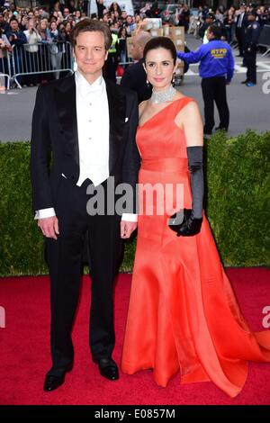 New York, NY, USA. 5. Mai 2014. Colin Firth, Livia Firth im Ankunftsbereich für "Charles James: Beyond Fashion" Opening Night am The Metropolitan Museum of Art jährliche Gala - Teil 3, Anna Wintour Kostüm Center, New York, NY 5. Mai 2014. Bildnachweis: Gregorio T. Binuya/Everett Collection/Alamy Live-Nachrichten Stockfoto