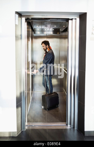 Knopf im Fahrstuhl im Hotel Kaufmann Stockfoto