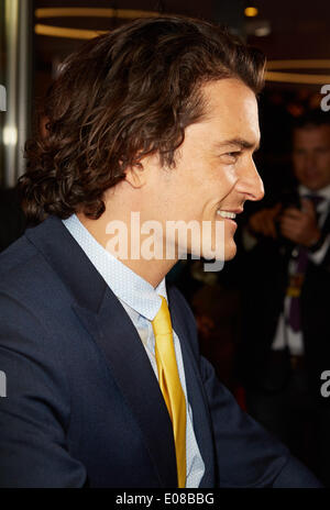 Hamburg, Deutschland. 5. Mai 2014. Britischer Schauspieler Orlando Bloom gibt ein Interview in der deutschen Erstaufführung von Krimi Zulu im Cinemaxx bin Dammtor in Hamburg, Deutschland, 5. Mai 2014. Foto: Georg Wendt/Dpa/Alamy Live News Stockfoto