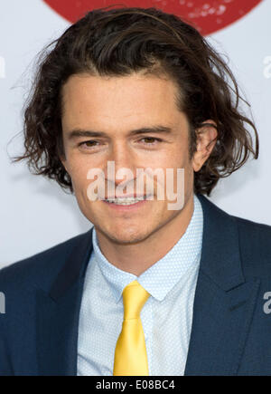 Hamburg, Deutschland. 5. Mai 2014. Britischer Schauspieler Orlando Bloom posiert auf dem roten Teppich bei der deutschen Erstaufführung von Krimi Zulu im Cinemaxx Dammtor in Hamburg, Deutschland, bin 5. Mai 2014. Foto: Daniel Reinhardt/Dpa/Alamy Live News Stockfoto