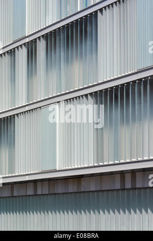 Nummer eins Riverside, Rochdale, Vereinigtes Königreich. Architekt: FaulknerBrowns, 2014. Fassade mit Licht-und Brise-Soleils. Stockfoto