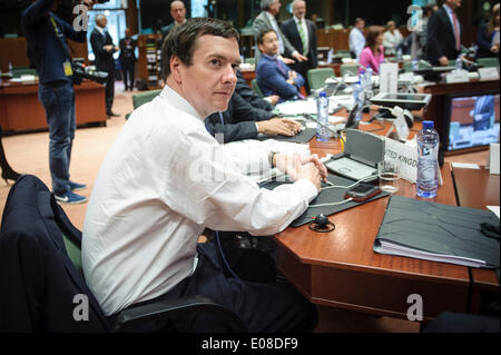 Brüssel, Bxl, Belgien. 6. Mai 2014. Britische Schatzkanzler George Osborne zu Beginn des Finanzminister ECOFIN-Treffens auf dem EU-Rat am Hauptsitz in Brüssel, Belgien auf 06.05.2014 von Wiktor Dabkowski Credit: Wiktor Dabkowski/ZUMAPRESS.com/Alamy Live News Stockfoto