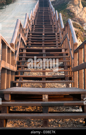 Treppe zum Strand von Praia Das Bicas, Sesimbra, Portugal Stockfoto