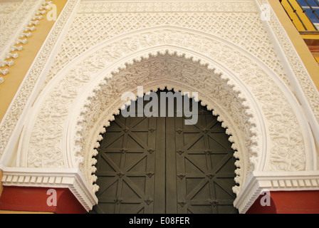 Prunkvolle maurische Torbogen, Sevilla, Sevilla Provinz, Andalusien, Spanien. Stockfoto