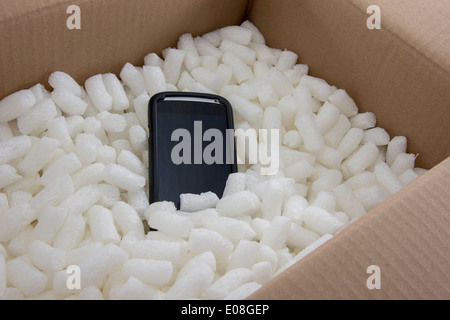 neues Handy, verpackt in box Stockfoto