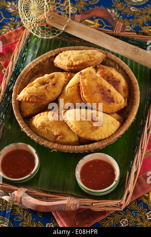 Curry-Puffs. Süd-Ost-Asien Street food Stockfoto