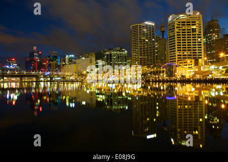 Tagesanbruch über Darling Harbour, Sydney. Stockfoto