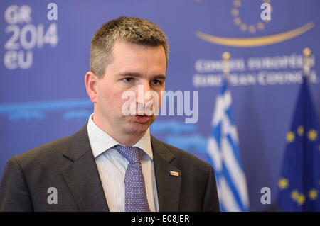 Brüssel, Bxl, Belgien. 6. Mai 2014. Polnische Finanzminister Mateusz Szczurek im Gespräch mit der Presse nach dem Finanzminister ECOFIN-Treffen am Sitz EU in Brüssel am 06.05.2014 von Wiktor Dabkowski Credit: Wiktor Dabkowski/ZUMAPRESS.com/Alamy Live News Stockfoto