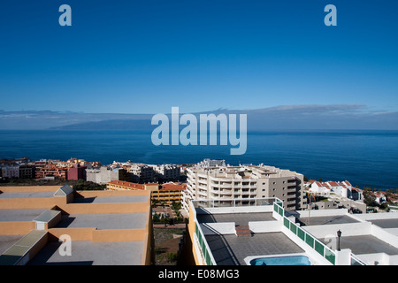 Isla De La Gomera am Horizont, Acantilado de Los Gigantes, Teneriffa, Spanien Stockfoto