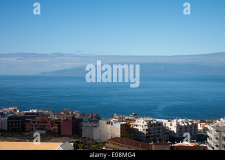 Isla De La Gomera am Horizont, Acantilado de Los Gigantes, Teneriffa, Spanien Stockfoto