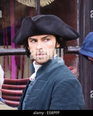 Corsham Wiltshire 6. Mai 2014 Dreharbeiten des BBC-Dramas Poldark vor Ort in Corsham Wiltshire. Die BBC haben diese kleinen Landstadt, deren hit 70er Jahre Drama basierend auf den Werken von Winston Graham remake übernommen.  Aidan Turner als Ross Poldark Credit: Herr Standfast/Alamy Live-Nachrichten Stockfoto