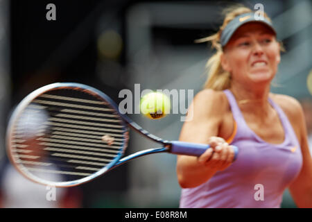 Madrid, Spanien. 6. Mai 2014. Maria Sharapova Russlands spielt eine Vorhand während des Spiels mit am 3. Tag der Madrid Open von La Caja Magica. Bildnachweis: Aktion Plus Sport/Alamy Live-Nachrichten Stockfoto