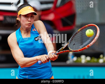 Madrid, Spanien. 6. Mai 2014. Christina Mchale USA spielt eine doppelte übergeben Rückhand während des Spiels mit am 3. Tag der Madrid Open von La Caja Magica. Bildnachweis: Aktion Plus Sport/Alamy Live-Nachrichten Stockfoto