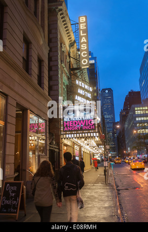 "Hedwig and the Angry Inch" ist am Belasco Theatre gesehen. Stockfoto