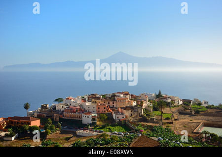 Agulo und den Teide, Teneriffa im Hintergrund. La Gomera. Kanaren, Provinz Santa Cruz De Tenerife. Spanien Stockfoto