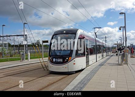 Edinburgh Edinburgh Park Straßenbahnhaltestelle in Edinburgh Schottland und in Richtung Flughafen Stockfoto