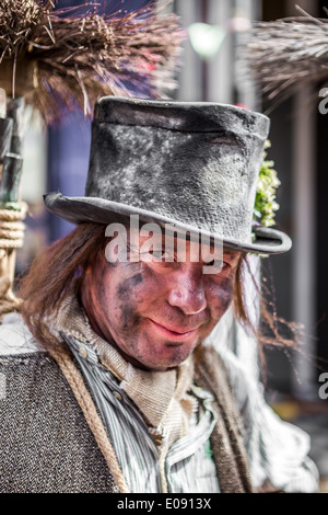 Mann, gekleidet wie eine traditionelle fegen fegt jährlichen Festivals Rochester 2014 Stockfoto