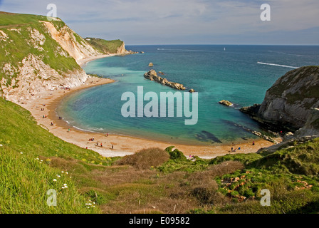 Mann o Krieg Bucht neben Durdle Door auf der Jurassic Coast in Dorset ist Teil eines einzigartigen Abschnitts der Küste. Stockfoto