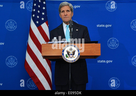 Secretary Kerry Adressen Reporter während der Pressekonferenz in Juba Stockfoto