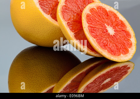 Scheiben einer Orange. Symbolische Foto Fue gesunde Vitamine durch frisches Obst, Scheiben Einer Orange. Symbolfoto Fue Gesunde Vitamin d Stockfoto