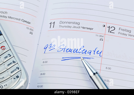 Ein Termin in einem Kalender eingetragen: Steuerberater, Ein Termin ist in Einem Kalender Eingetragen: Steuerberater Stockfoto