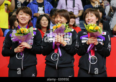 1. Yoyogi-Gymnasium, Tokio, Japan. 5. Mai 2014. (L-R) Yuka Ishigaki, Sayaka Hirano, Kasumi Ishikawa (JPN), 5. Mai 2014 - Tischtennis: 2014 World Team Tischtennis Meisterschaften Woen-Siegerehrung am 1. Yoyogi-Gymnasium, Tokio, Japan. © Yohei Os Stockfoto