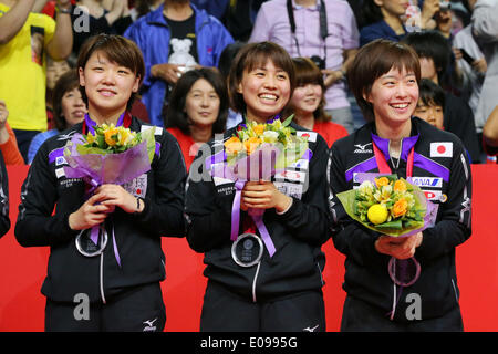 1. Yoyogi-Gymnasium, Tokio, Japan. 5. Mai 2014. (L-R) Yuka Ishigaki, Sayaka Hirano, Kasumi Ishikawa (JPN), 5. Mai 2014 - Tischtennis: 2014 World Team Tischtennis Meisterschaften Woen-Siegerehrung am 1. Yoyogi-Gymnasium, Tokio, Japan. © Yohei Os Stockfoto