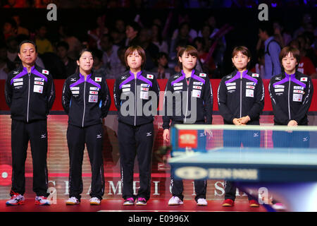 1. Yoyogi-Gymnasium, Tokio, Japan. 5. Mai 2014. Japan-Teamgruppe (JPN), 5. Mai 2014 - Tischtennis: 2014 World Team Table Tennis Championships Women Finalmatch zwischen China 3-0 Japan am 1. Yoyogi-Gymnasium, Tokio, Japan. © Yohei Osada/AFLO SPORT/A Stockfoto