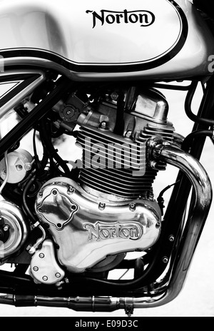 Norton Commando 961 Motorrad. Klassische britische Motorrad. Monochrom Stockfoto